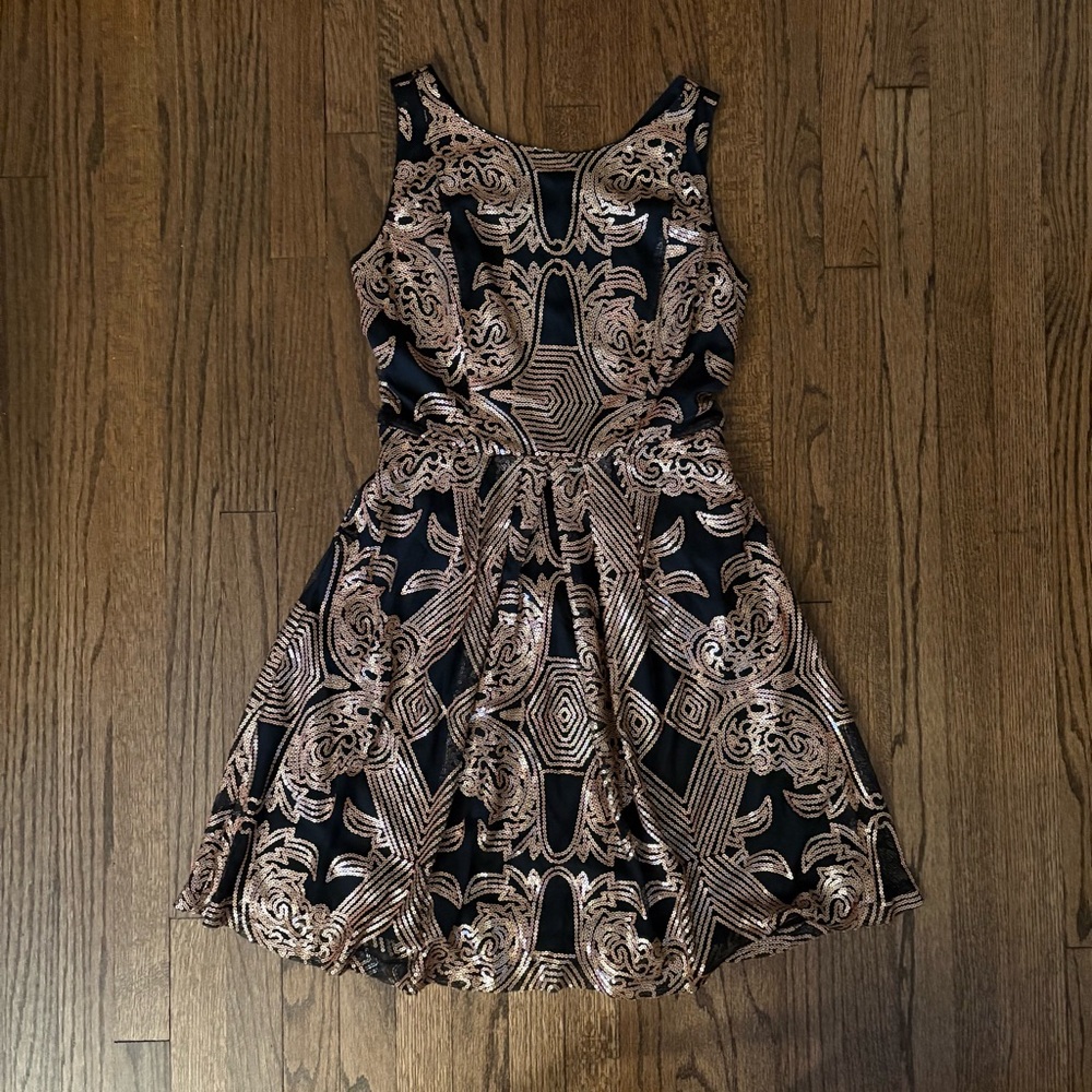 EVA MENDES, WOMEN'S 8 SLEEVELESS A-LINE BLACK WITH GOLD SEQUINS NWOT